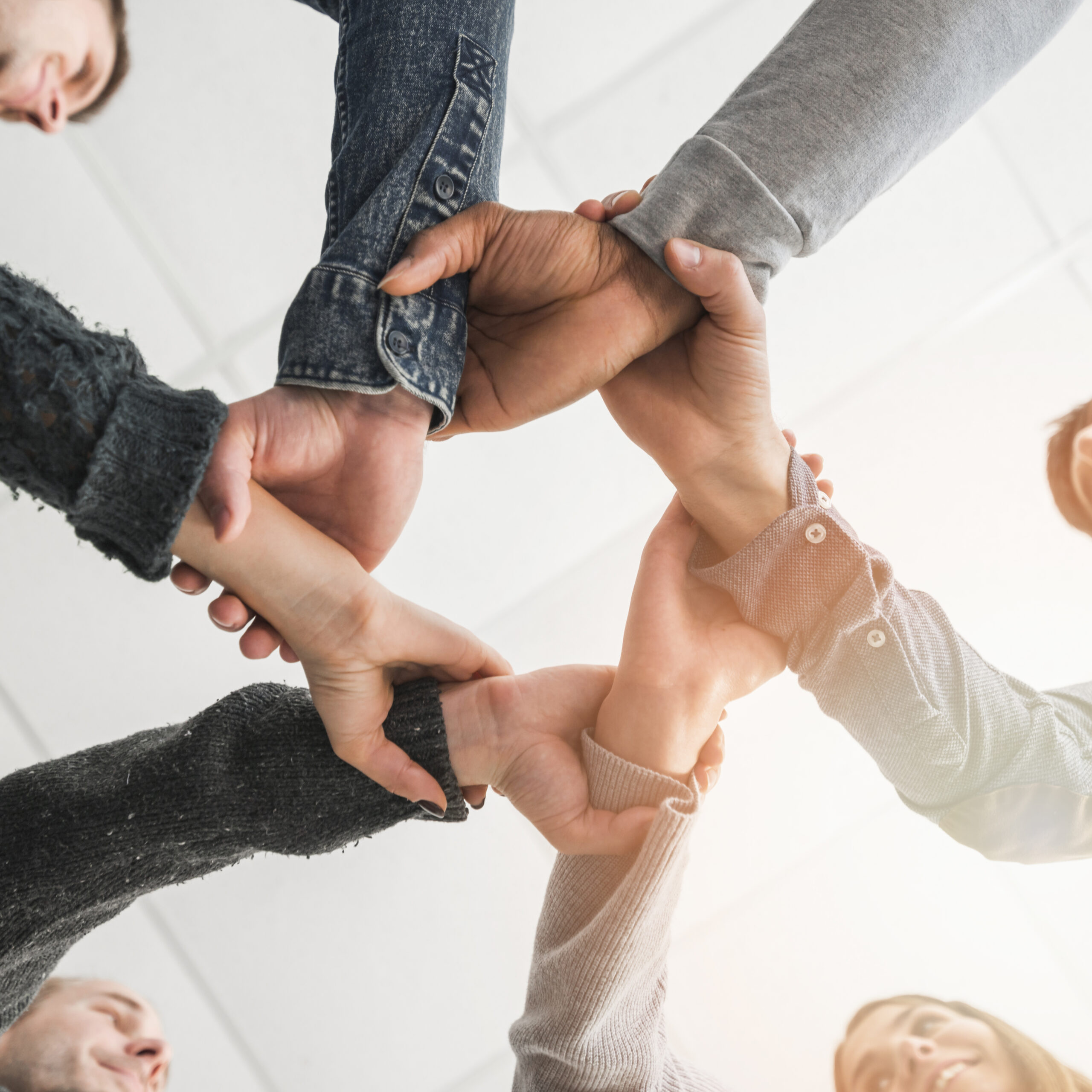 concepto de comunidad con manos de personas